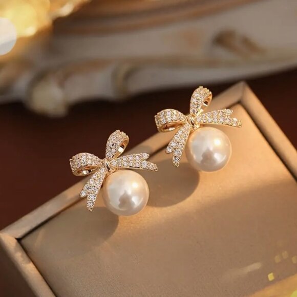 New! Elegant Rhinestone Bow & Faux Pearl Stud Earrings - Picture 1 of 3